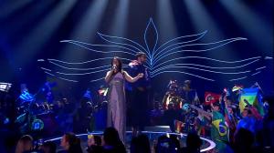 Incident amuzant la Eurovision! Un bărbat s-a urcat pe scenă și și-a dat jos pantalonii!