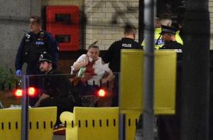 ATAC TERORIST în arena din Manchester! Cel puțin 22 de morți și 59 de răniți într-o explozie, la concertul Arianei Grande! Un tânăr de 23 de ani a fost arestat