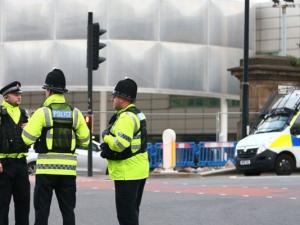 De ce trimite May armata pe străzi, în Marea Britanie! MĂSURI SPORITE de siguranţă anunţate la Londra. Ies la iveală noi detalii despre atacatorul sinucigaş din Manchester (VIDEO)