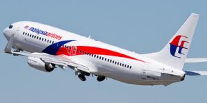 Un pasager a ameninţat că ARUNCĂ ÎN AER o cursă Malaysia Airlines, care s-a întors de urgenţă la Melbourne. Bărbatul a fost oprit chiar de pasageri (VIDEO)