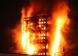 A fost identificată PRIMA VICTIMĂ a incendiului care a mistuit Grenfell Tower! ULTIMUL MESAJ trimis înainte de a sfârşi în INFERNUL din blocul londonez
