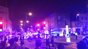 "Potenţial ATAC TERORIST la Londra". O mașină a spulberat un grup de oameni, în apropierea unei moschei! Un MORT şi opt RĂNIŢI, șoferul a fost arestat