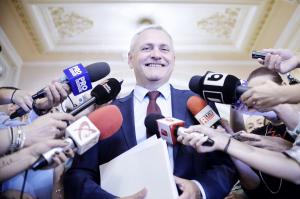 MIZA MOȚIUNII: PSD contra PSD. 233 de voturi vor tranșa războiul dintre Dragnea și Grindeanu