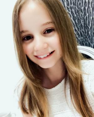 Irina Columbeanu, un nou look! La doar 10 ani, fetița Monicăi Gabor este o adevărată domnișoară și dă semne clare că-i moștenește frumusețea mamei!
