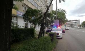 INEXPLICABIL! O studentă la medicină din Oradea s-a făcut praf pe trotuar, după ce s-a aruncat de la etajul 4!