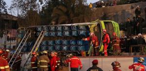 Cel puţin 8 morţi şi peste 30 de răniţi, după ce un autobuz plin s-a răsturnat în Peru