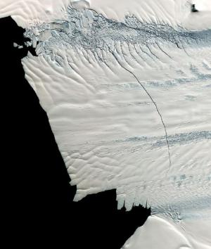 IMAGINI ULUITOARE, publicate de NASA! Un aisberg GIGANT, de o mie de miliarde de tone, s-a rupt de Antarctica (FOTO&VIDEO)