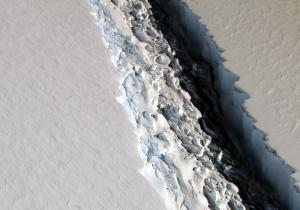 IMAGINI ULUITOARE, publicate de NASA! Un aisberg GIGANT, de o mie de miliarde de tone, s-a rupt de Antarctica (FOTO&VIDEO)