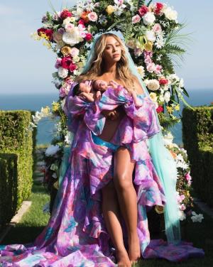 Beyonce postează prima poză cu gemenii ei, la o lună de la naştere! Ce nume poartă micuţii (FOTO)