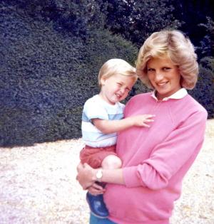 Dezvăluirile Prinţului Harry despre ziua morţii Prinţesei Diana. Ce au vorbit chiar înainte de tragedie
