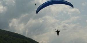 Un militar a MURIT într-un exerciţiu de paraşutare, în Braşov. Gabriel avea 30 de ani şi era tatăl unei fetite de doar un an