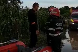 Potopul din Dobrogea a făcut PRIMA VICTIMĂ! Un bătrân de peste 70 de ani a murit, surprins de viitură. Fiul lui se luptă să supravieţuiască