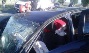 GRAV ACCIDENT rutier în judeţul Tulcea! O persoană e încarcerată după o ciocnire violentă între două autoturisme