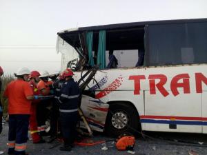 ACCIDENT TERIBIL la Arad, în urmă cu puţin timp! Mai mulţi MORŢI şi RĂNIŢI, după ce un autocar s-a ciocnit violent cu un microbuz. A fost activat PLANUL ROŞU (VIDEO)
