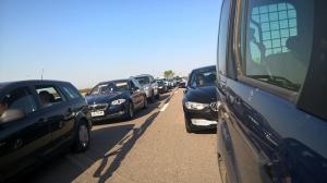 Minivacanța în aglomerație: cozi mari de mașini pe drumurile către litoral și către munte