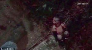 Momentul șocant în care un bărbat găsește un nou-născut, abandonat într-un tufiș. Declarațiile mamei sunt uluitoare