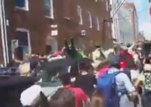 3 morți și 35 de răniți la un protest violent al extremei drepte, în statul american Virginia. O mașină a intrat în mulțime. Un elicopter al poliției s-a prăbușit