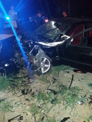 O şoferiţă de doar 20 de ani, începătoare, e în COMĂ, după ce a scăpat maşina de sub control, în Gorj. Alţi patru tineri au fost răniţi