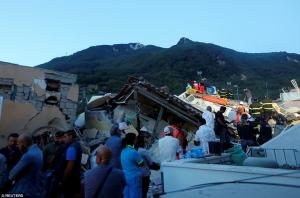 Salvare MIRACULOASĂ după cutremurul care a zguduit Italia! Un bebeluş a fost scos ÎN VIAŢĂ de sub dărâmături - VIDEO