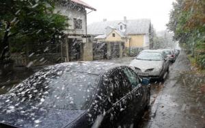 Oraşul din România unde A NINS noaptea trecută! Stratul de zăpadă are deja CINCI centimetri!