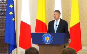 Preşedintele Franţei a ajuns în România! Emmanuel Macron, primit de preşedintele Iohannis la Palatul Cotroceni (VIDEO)