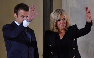 Brigitte Macron a făcut senzaţie la Cotroceni! Accesoriul de mii de euro pe care Prima Doamnă a Franţei l-a afişat la întâlnirea cu Iohannis (GALERIE FOTO)