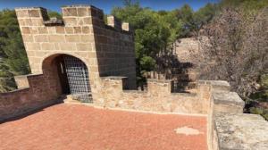INCIDENT ŞOCANT în Spania. O ROMÂNCĂ şi bebeluşul ei de câteva luni au căzut de la 50 de metri, din turnul Castelului Denia! PRIMA IPOTEZĂ a anchetatorilor