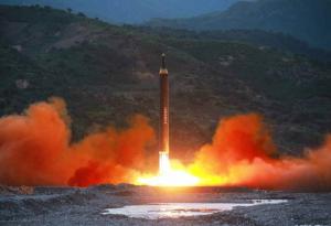 Coreea de Nord a lansat o rachetă peste Japonia. Gestul șocant al Phenianului, condamnat vehement