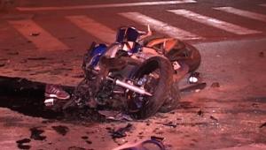 ACCIDENT CUMPLIT la Vaslui! Un motociclist A MURIT spulberat de un şofer care nu a acordat prioritate. Impactul a fost DEVASTATOR: masina s-a RĂSTURNAT, iar tânărul s-a zdrobit de asfalt (VIDEO)