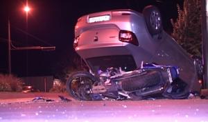 ACCIDENT CUMPLIT la Vaslui! Un motociclist A MURIT spulberat de un şofer care nu a acordat prioritate. Impactul a fost DEVASTATOR: masina s-a RĂSTURNAT, iar tânărul s-a zdrobit de asfalt (VIDEO)