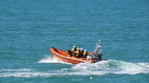 Un român mort, alți doi dați dispăruți într-un accident, în Canalul Mânecii. Barca în care se aflau s-a lovit de o altă ambarcațiune