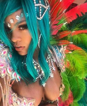 Rihanna face ravagii pe internet! Artista a publicat fotografii în costumul sumar pe care îl va purta la un festival din Barbados (GALERIE FOTO)