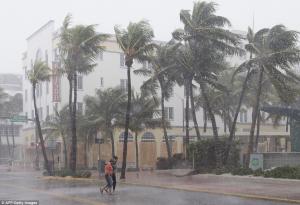 DEZASTRU NATURAL ÎN AMERICA! Uraganul Irma a provocat TORNADE, INUNDAȚII și VÂNTURI de peste 200 km/h - FOTO/VIDEO