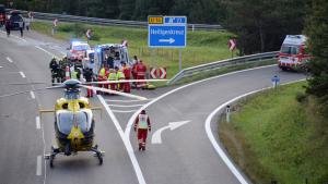 Microbuz cu ROMÂNI, implicat într-un cumplit accident în Austria: CINCI MORȚI și DOI RĂNIȚI - GALERIE FOTO