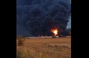 Explozie urmată de un incendiu la o fabrică de uleiuri din Orăștie - zeci de pompieri mobilizați. Pericol uriaș de poluare (FOTO, VIDEO)