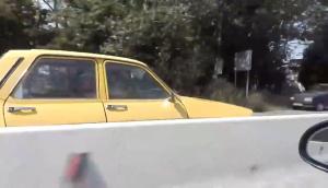 TEROAREA GALBENĂ a apărut pe drumul european 584 Braila-Slobozia. Şoferul unei Dacii 1310 a luat-o pe unde a vrut el (VIDEO)