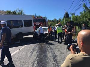 Microbuz de călători, implicat într-un groaznic accident rutier! Autorităţile au activat PLANUL ROŞU de INTERVENŢIE!