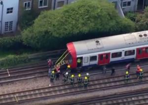 ISIS a revendicat atacul terorist de la metroul din Londra. Atacul terorist s-a soldat cu zeci de răniţi