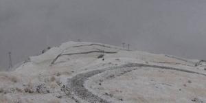 PRIMA NINSOARE în România din această toamnă! Ninge de câteva ore, iar stratul de ZĂPADĂ are deja câţiva centimentri