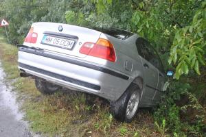 Accident SPECTACULOS la Hamleu, unde două maşini au ZBURAT direct în şanţ din cauza unei şoferiţe de 56 de ani