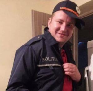 Scandal monstru, după ce mai mulți membri ai unui clan de interlopi au apărut pe Facebook îmbrăcați în uniformă de Poliție