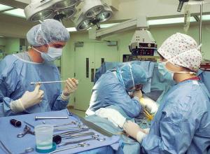 Operaţie în PREMIERĂ la Timişoara! Zeci de medici şi asistente au luptat pentru viaţa unei fetiţe de 11 ani!