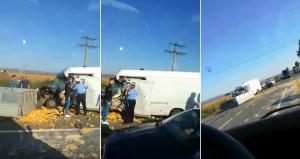 Accident MORTAL la ieşire din Vrancea! Impact DEVASTATOR între un microbuz și o mașină încărcată cu porumb (VIDEO)