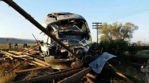 Grav ACCIDENT FEROVIAR la Reghin! Sunt VICTIME, după ce un tren şi un camion s-au IZBIT pe calea ferată