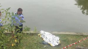 Descoperire MACABRĂ în Parcul Herăstrău din Capitală! Trecătorii au văzut cadavrul şi au sunat la 112 - GALERIE FOTO