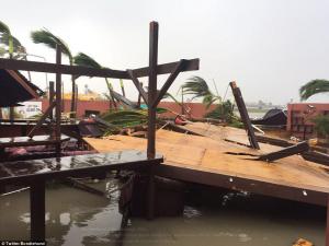 CATASTROFĂ DE PROPORŢII. Uraganul IRMA face RAVAGII: două insule din Caraibe au fost RASE de pe faţa Pământului - FOTO/VIDEO