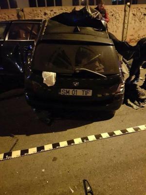 Autorul accidentului mortal de la Clujana a fost reţinut. Şoferul, rupt de beat, a intrat cu BMW-ul într-un stâlp, cu peste 200 km/h (Video)