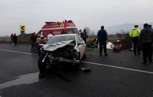 Două accidente teribile la Decea, în Alba! O tânără e grav rănită, după ce un șofer a făcut o depășire și a intrat pe contrasens. Un al doilea impact violent s-a soldat cu trei victime (Foto)