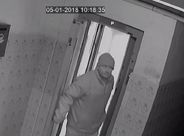 Noi Imagini Cu Pedofilul Care A Agresat Sexual Doi Copii Intr O ScarÄƒ De Bloc Din Cartierul Drumul Taberei