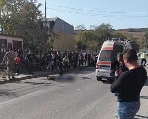 Doi pietoni au fost spulberați pe trotuar, la Cluj-Napoca, de un șofer de 18 ani, fără permis. Un mort, un rănit grav (Video)